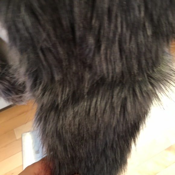 Faux fur grey vest - Picture 8 of 13